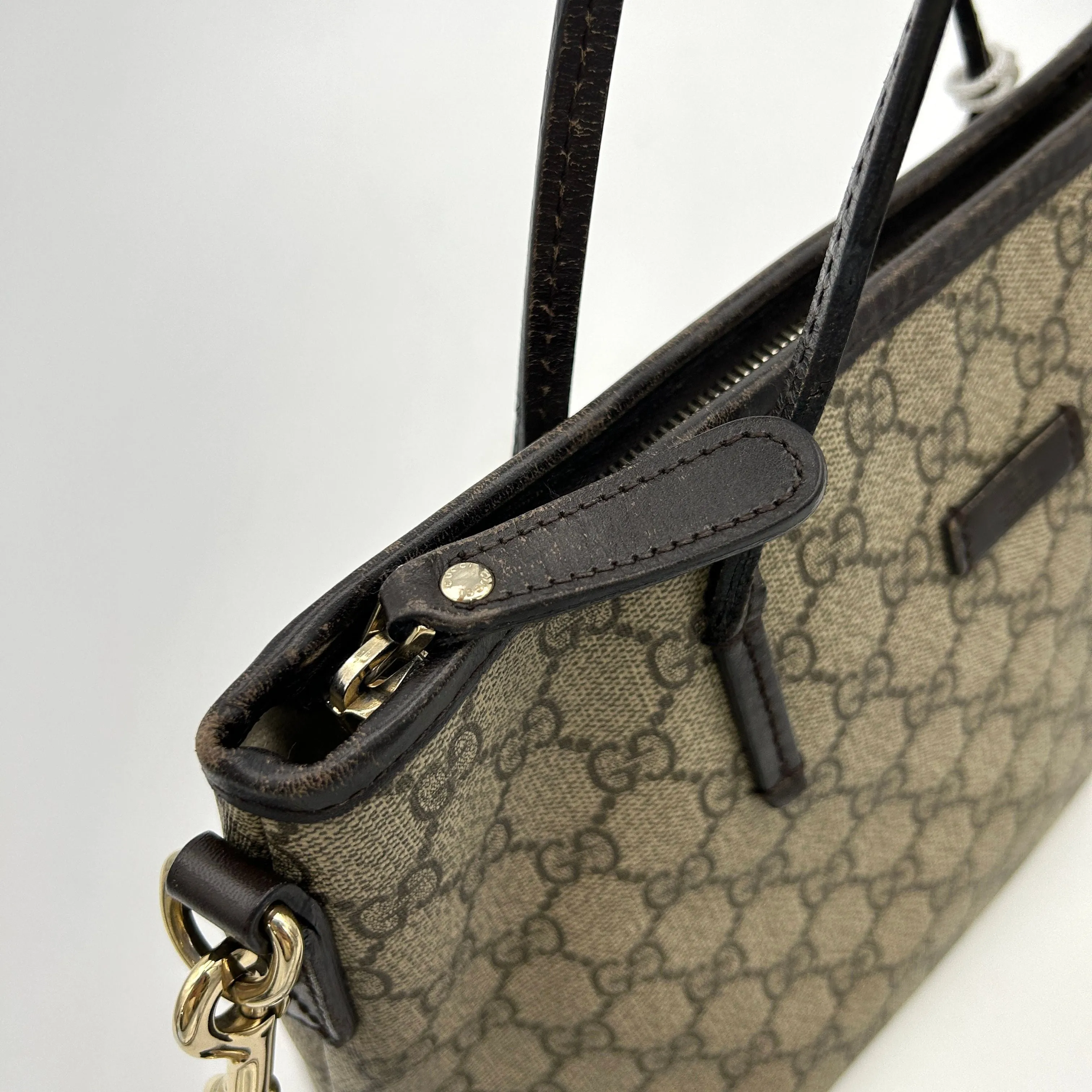 GUCCI GG Supreme Monogram Medium Zippered Tote Dark Brown LA12293