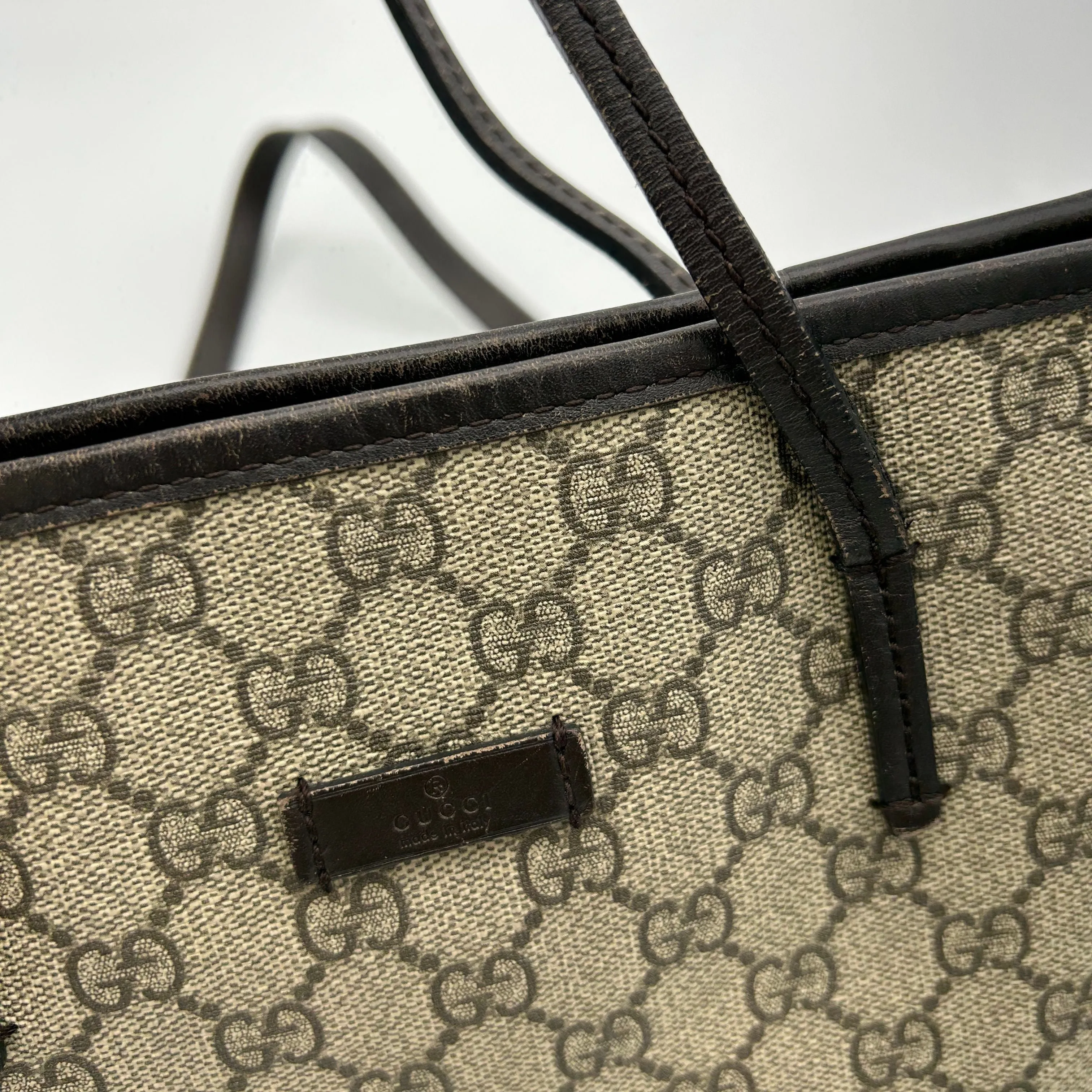 GUCCI GG Supreme Monogram Medium Zippered Tote Dark Brown LA12293
