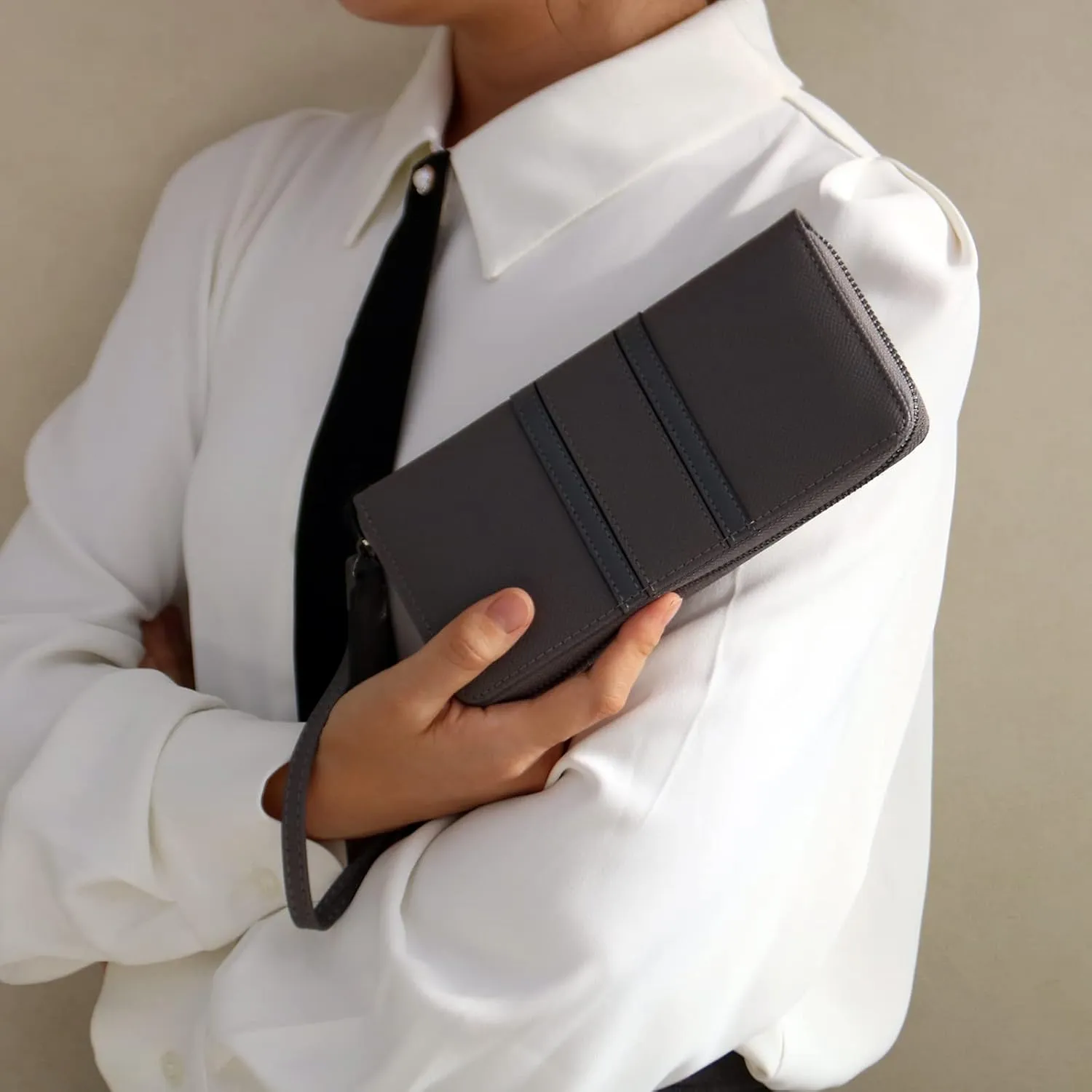 Large Capacity Wristlet Wallets for Women Zipper Wallets for Women Long Checkbook Clutch Ladies Wallets Vegan Leather with Wrist Strap (Grey)